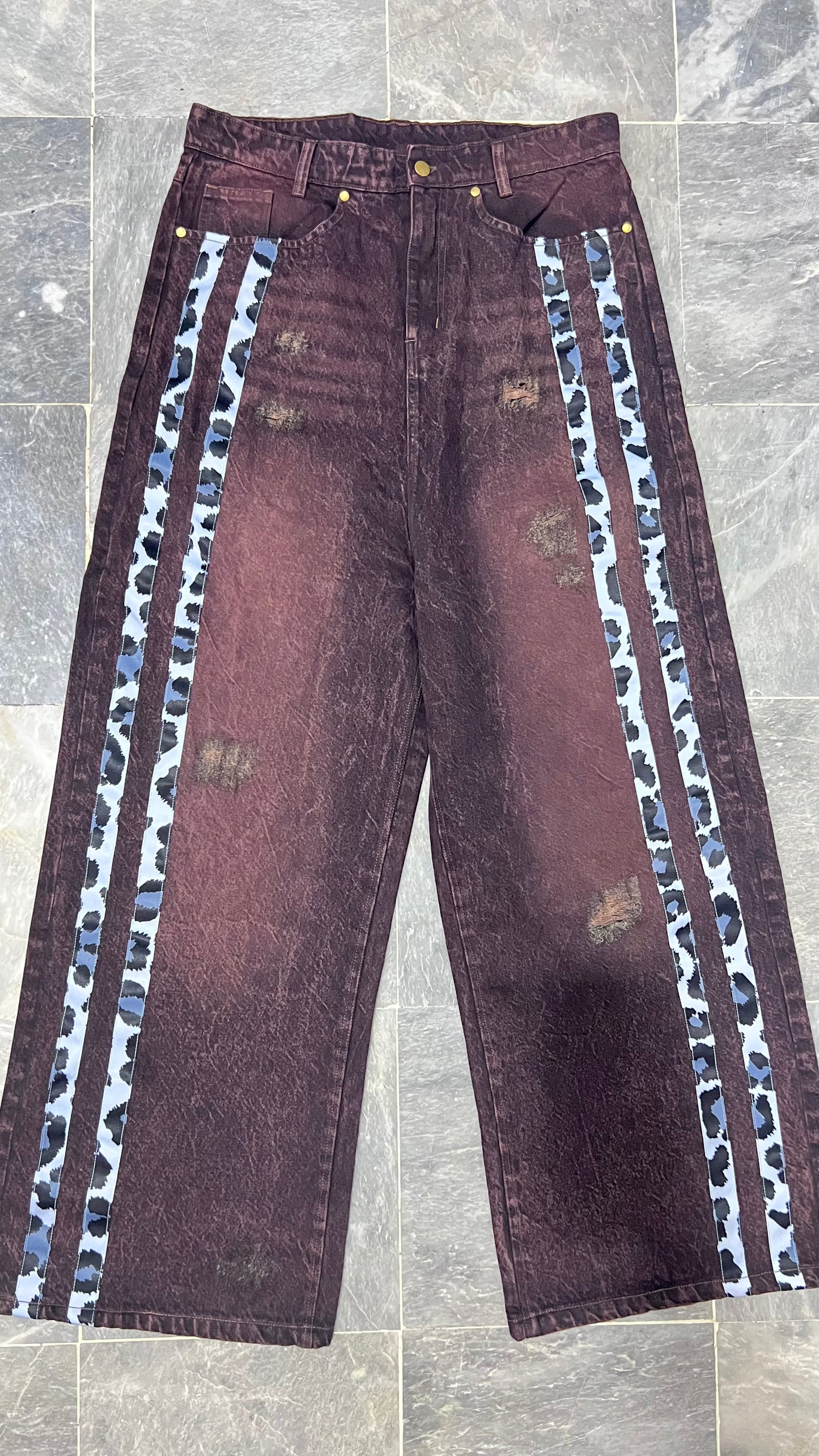 Distressed Wide-Leg Jeans – Brown Vintage Wash with Cheetah Side Stripes